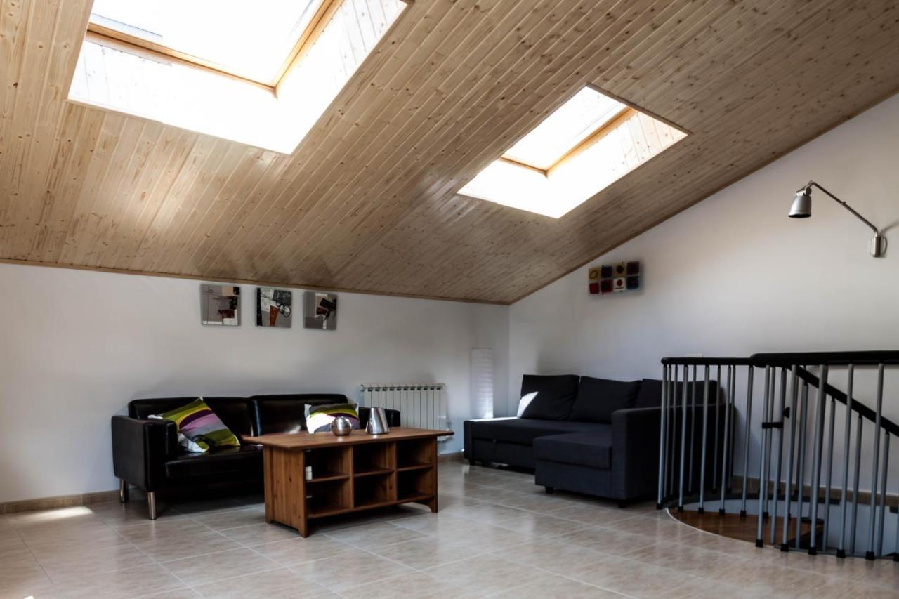 Duplex Frente A Pistas Apartamento